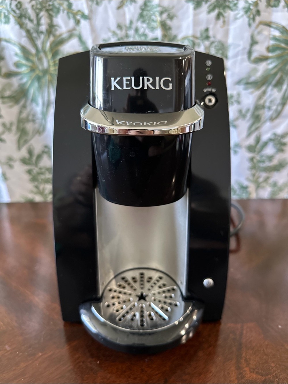 Keurig Mini Single Serve K-Cup
Pod Coffee Maker Black/Silver
Removable Tray